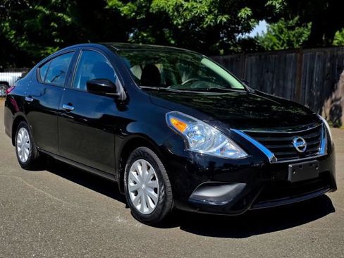 Used 2015 Nissan Versa SV FWD image 1
