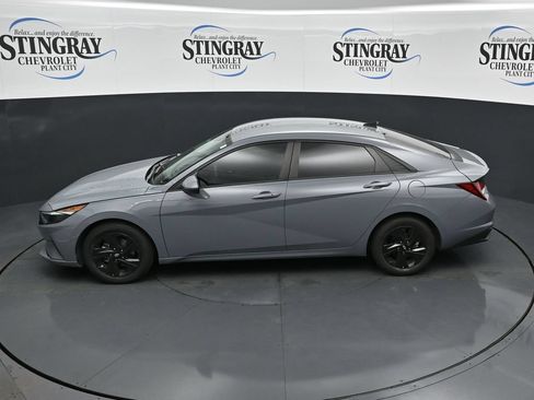 Used 2023 Hyundai Elantra SEL w/ Preferred Accessory Package FWD image 21
