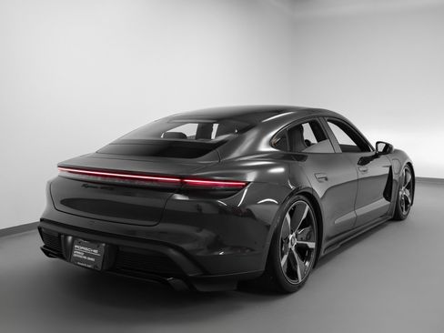 Used 2023 Porsche Taycan GTS image 12