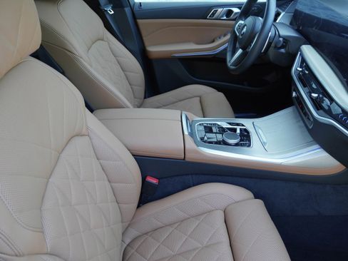 Certified 2024 BMW X7 xDrive40i w/ M Sport Package AWD/4WD image 12