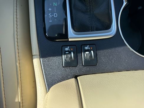 Used 2018 Toyota Highlander XLE image 24