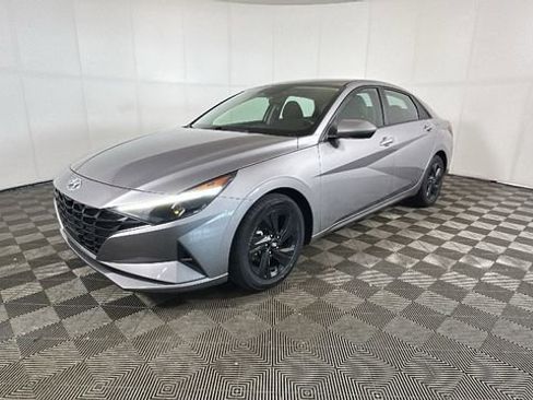Certified 2022 Hyundai Elantra SEL w/ Convenience Package FWD image 7