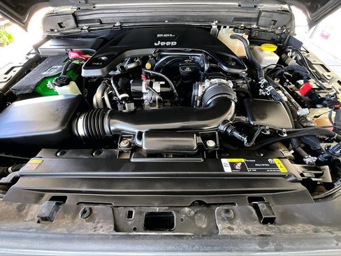 Used 2021 Jeep Wrangler Unlimited Sahara image 29