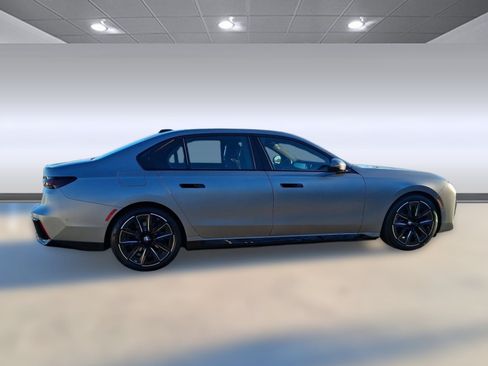 Used 2026 BMW i7 xDrive60 w/ Premium Package AWD/4WD image 7