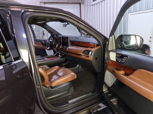 Used 2024 Lincoln Navigator Reserve AWD/4WD image 10