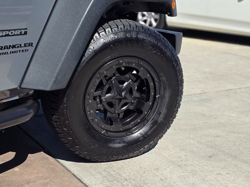 Used 2013 Jeep Wrangler Unlimited Sport image 13