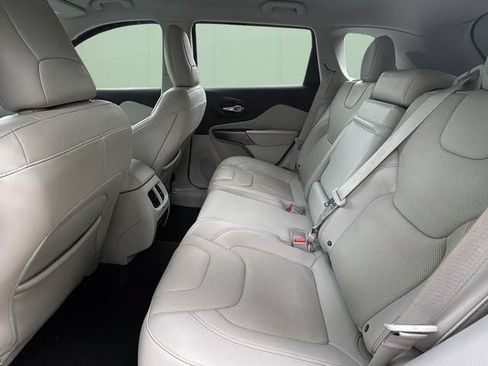 Used 2019 Jeep Cherokee Limited FWD image 24