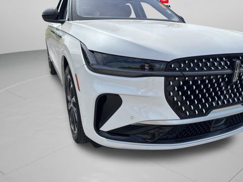 Used 2025 Lincoln Nautilus Reserve image 29