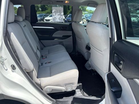 Used 2018 Toyota Highlander LE AWD/4WD image 24
