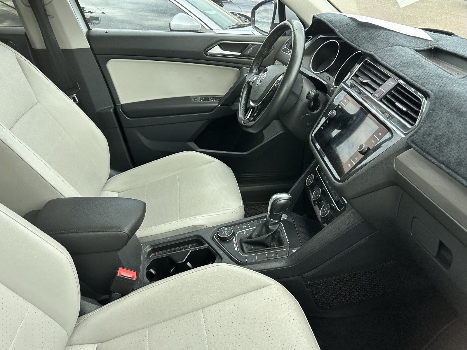 Used 2018 Volkswagen Tiguan SE AWD/4WD image 9