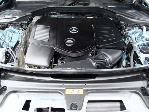 Used 2025 Mercedes-Benz GLC 300 4MATIC image 30