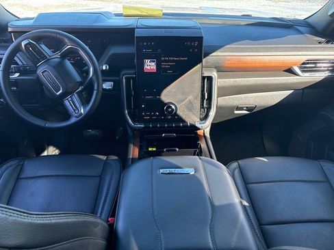 Used 2025 GMC Yukon Denali image 18
