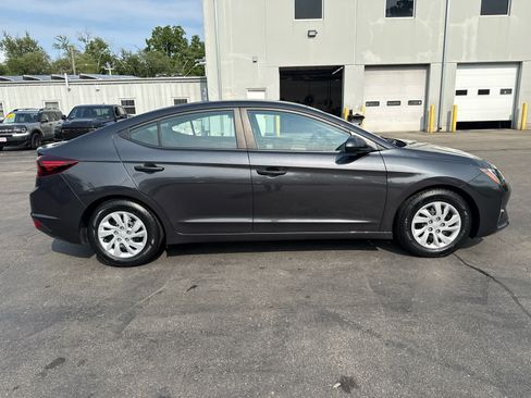 Used 2020 Hyundai Elantra SE FWD image 2