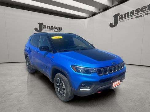 Used 2025 Jeep Compass Trailhawk AWD/4WD image 7