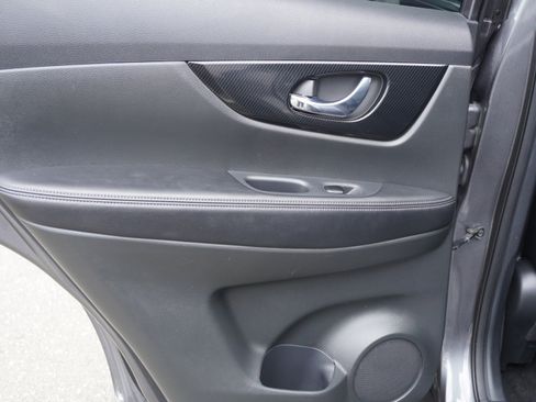 Used 2017 Nissan Rogue SL w/ SL Premium Package FWD image 12