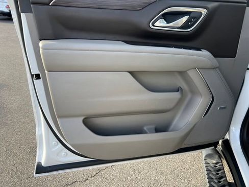 Used 2023 Chevrolet Suburban Z71 w/ Off-Road Capability Package image 12