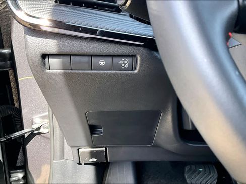 Certified 2025 Nissan Kicks SR image 33