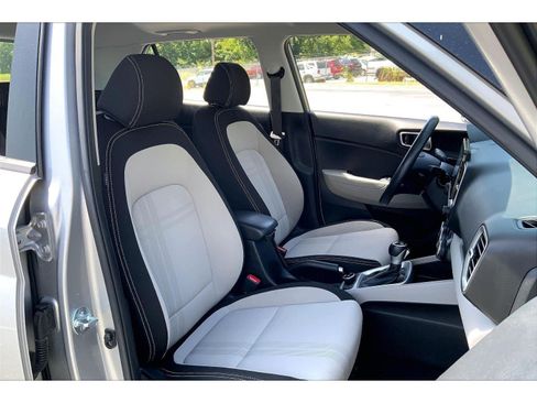 Used 2025 Hyundai Venue SEL FWD image 7