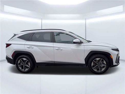 Used 2025 Hyundai Tucson SEL FWD image 2