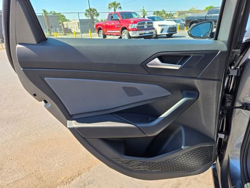 Used 2025 Volkswagen Jetta SE image 35