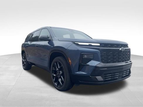 Used 2024 Chevrolet Traverse RS image 3