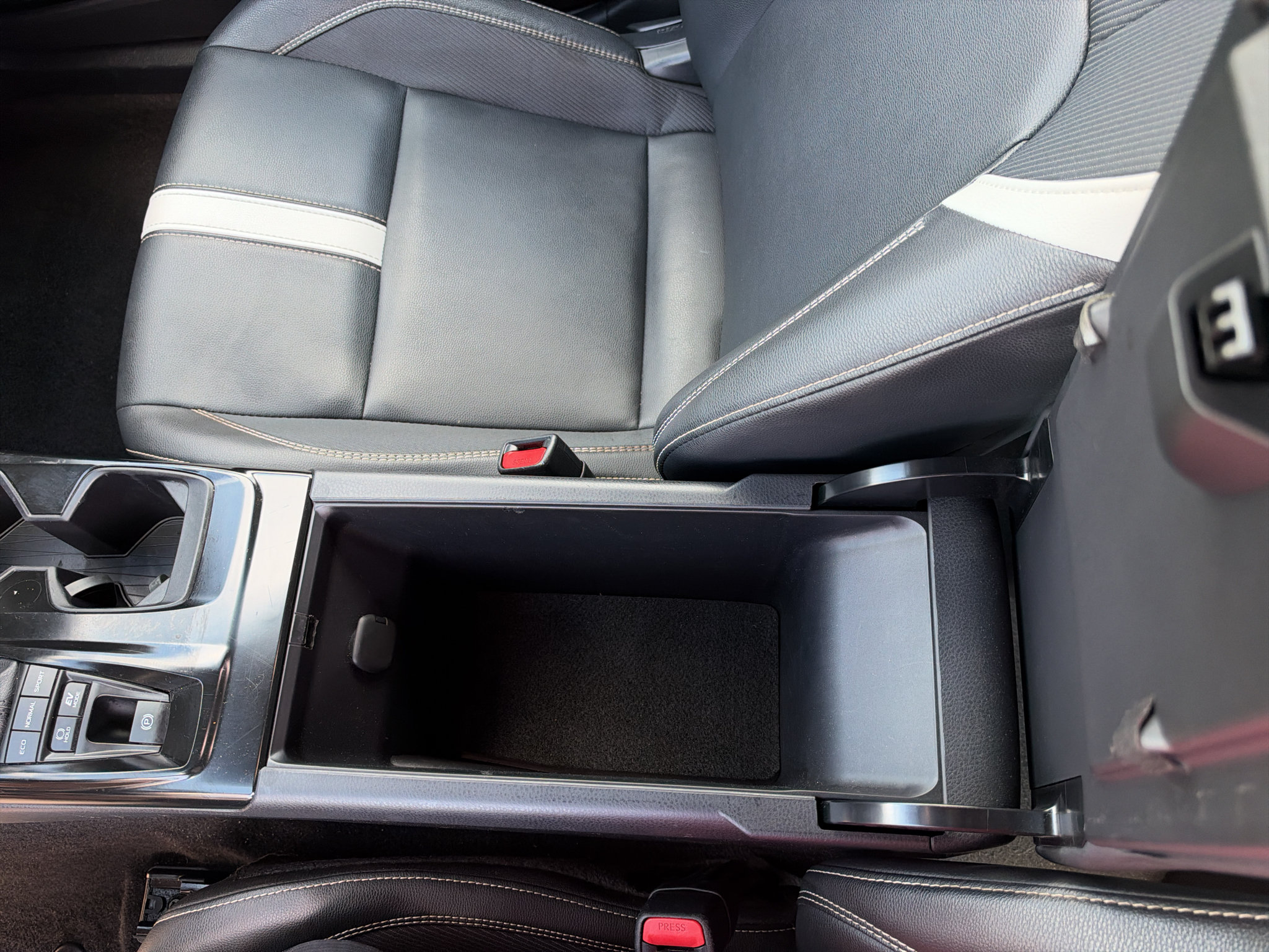Used 2025 Toyota Camry SE FWD image 29