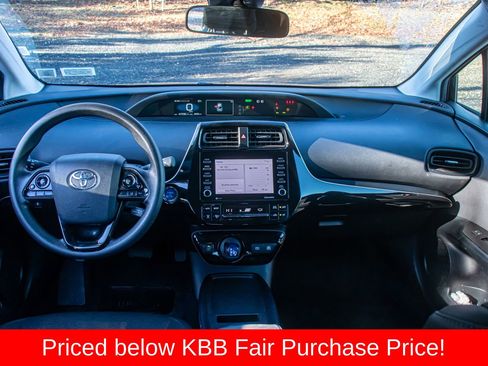 Used 2022 Toyota Prius LE image 15
