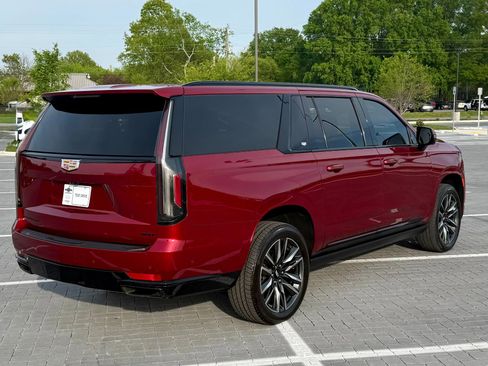 Used 2022 Cadillac Escalade ESV Sport w/ Touring Package AWD/4WD image 3