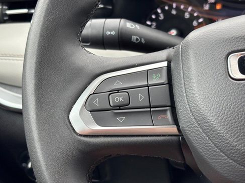 Used 2025 Jeep Compass Limited AWD/4WD image 19