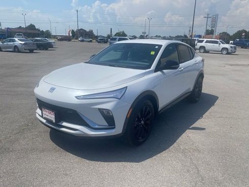 Used 2024 Buick Envista Sport Touring w/ Convenience I Package image 2