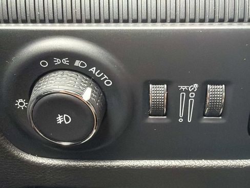 Used 2024 Jeep Wagoneer L Series II RWD image 20