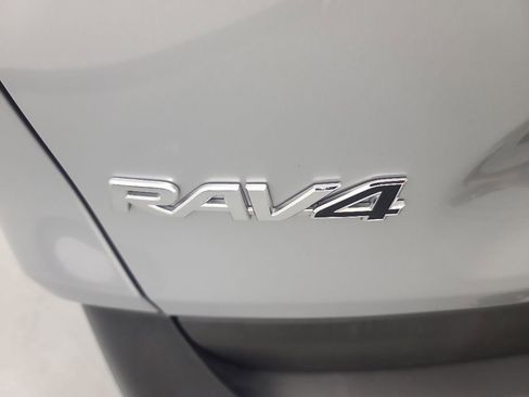 Used 2025 Toyota RAV4 XLE AWD/4WD image 12