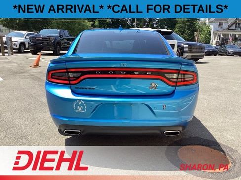 Used 2018 Dodge Charger SXT w/ Blacktop Package RWD image 6