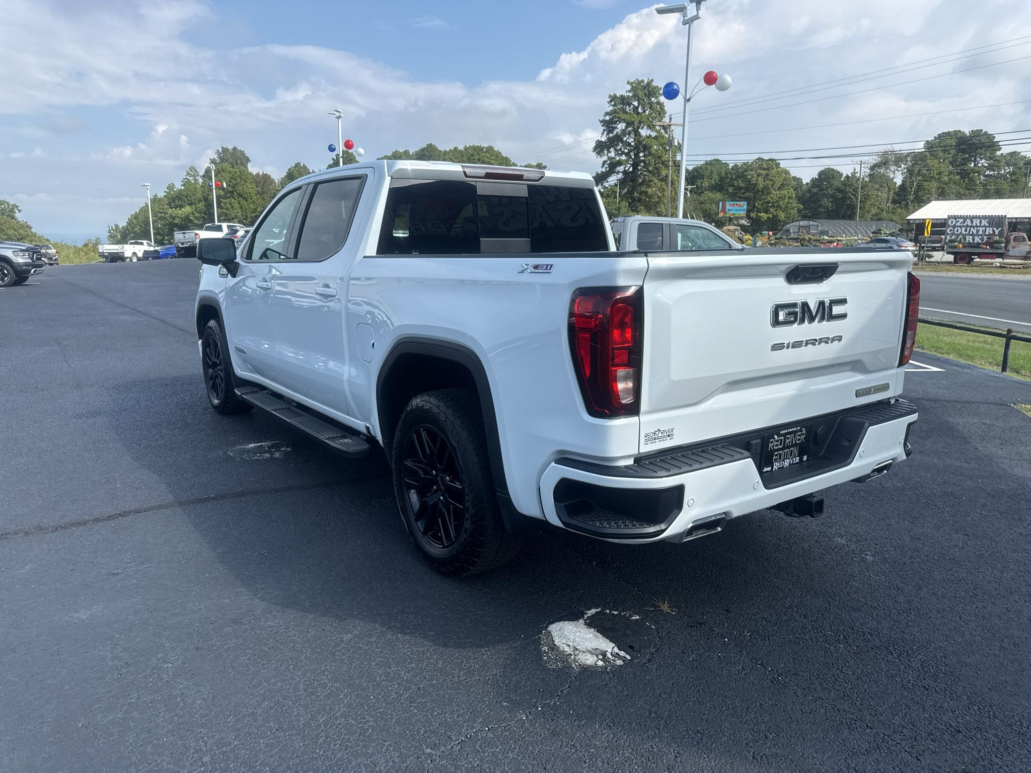 Used 2024 GMC Sierra 1500 Elevation w/ Elevation Premium Package AWD/4WD image 7