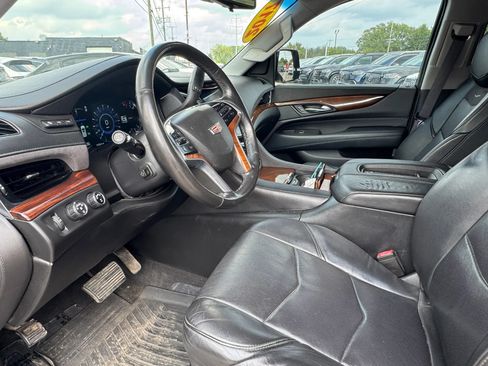 Used 2017 Cadillac Escalade Luxury AWD/4WD image 10