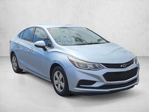 Used 2017 Chevrolet Cruze LS FWD image 3