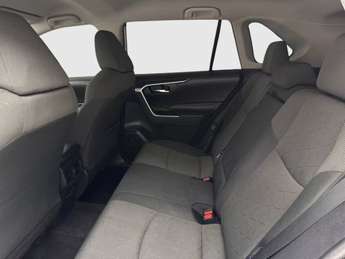 Used 2021 Toyota RAV4 XLE FWD image 37