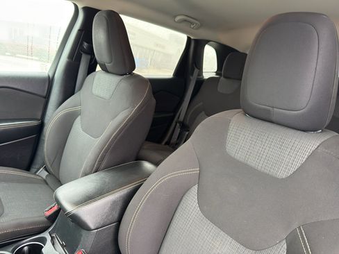 Used 2016 Jeep Cherokee Latitude w/ Comfort/Convenience Group image 28