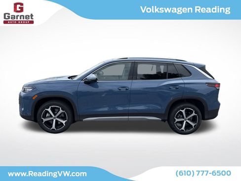 New 2025 Volkswagen Tiguan SE image 2