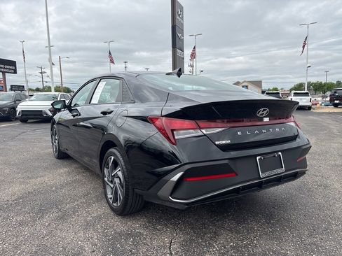 Certified 2025 Hyundai Elantra Sport FWD image 9