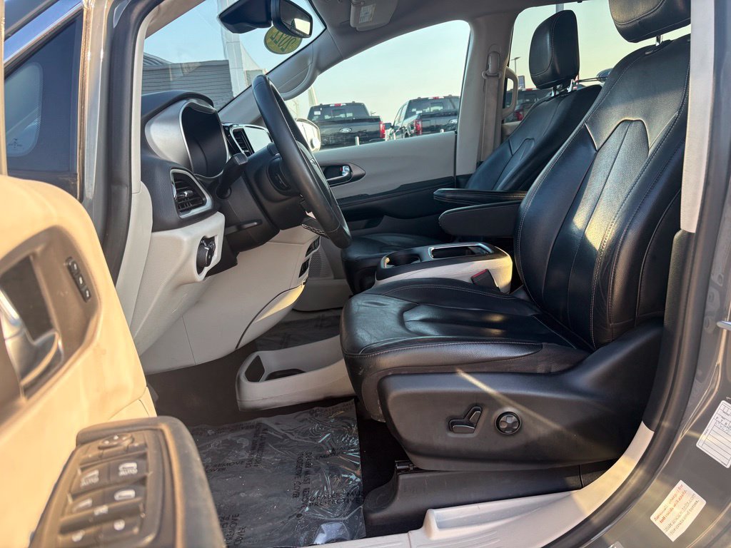Used 2022 Chrysler Pacifica Touring-L FWD image 31