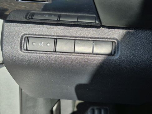 Certified 2025 Nissan Pathfinder S FWD image 30