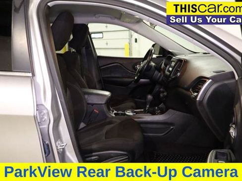 Used 2019 Jeep Cherokee Latitude w/ Cold Weather Group AWD/4WD image 14