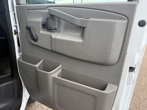 Used 2018 GMC Savana 3500 w/ Driver Convenience Package RWD image 20