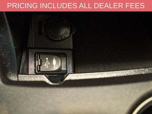 Used 2015 Toyota Camry SE FWD image 13