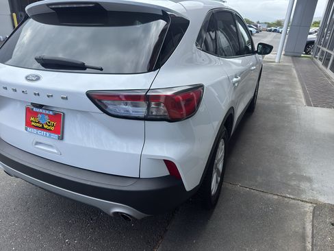 Used 2022 Ford Escape SE FWD image 12