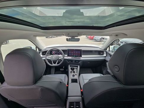New 2026 Volkswagen Tiguan SE FWD image 20