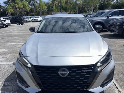 Used 2025 Nissan Altima 2.5 SR FWD image 2