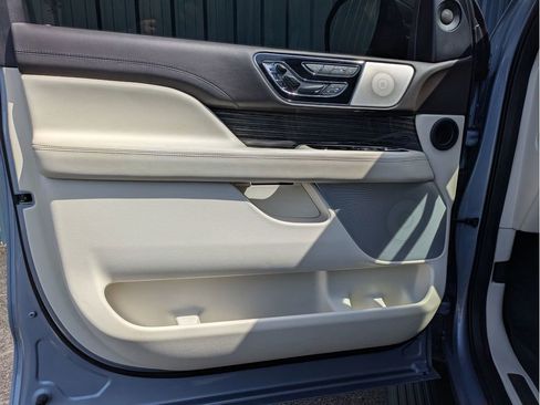 Used 2021 Lincoln Navigator L Black Label w/ Cargo Convenience Package AWD/4WD image 11