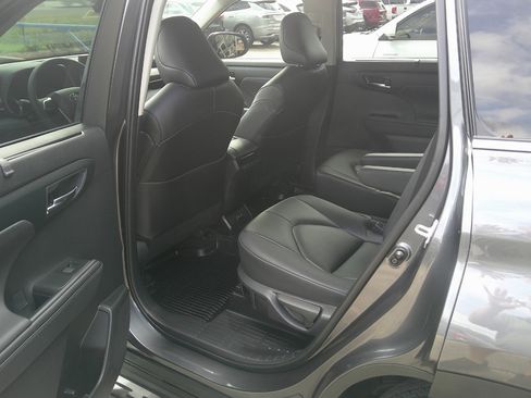 Used 2024 Toyota Highlander XLE image 12